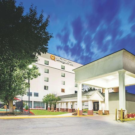 La Quinta Inn & Suites By Wyndham Dc Metro Capital Beltway Кепитъл Хайтс Екстериор снимка