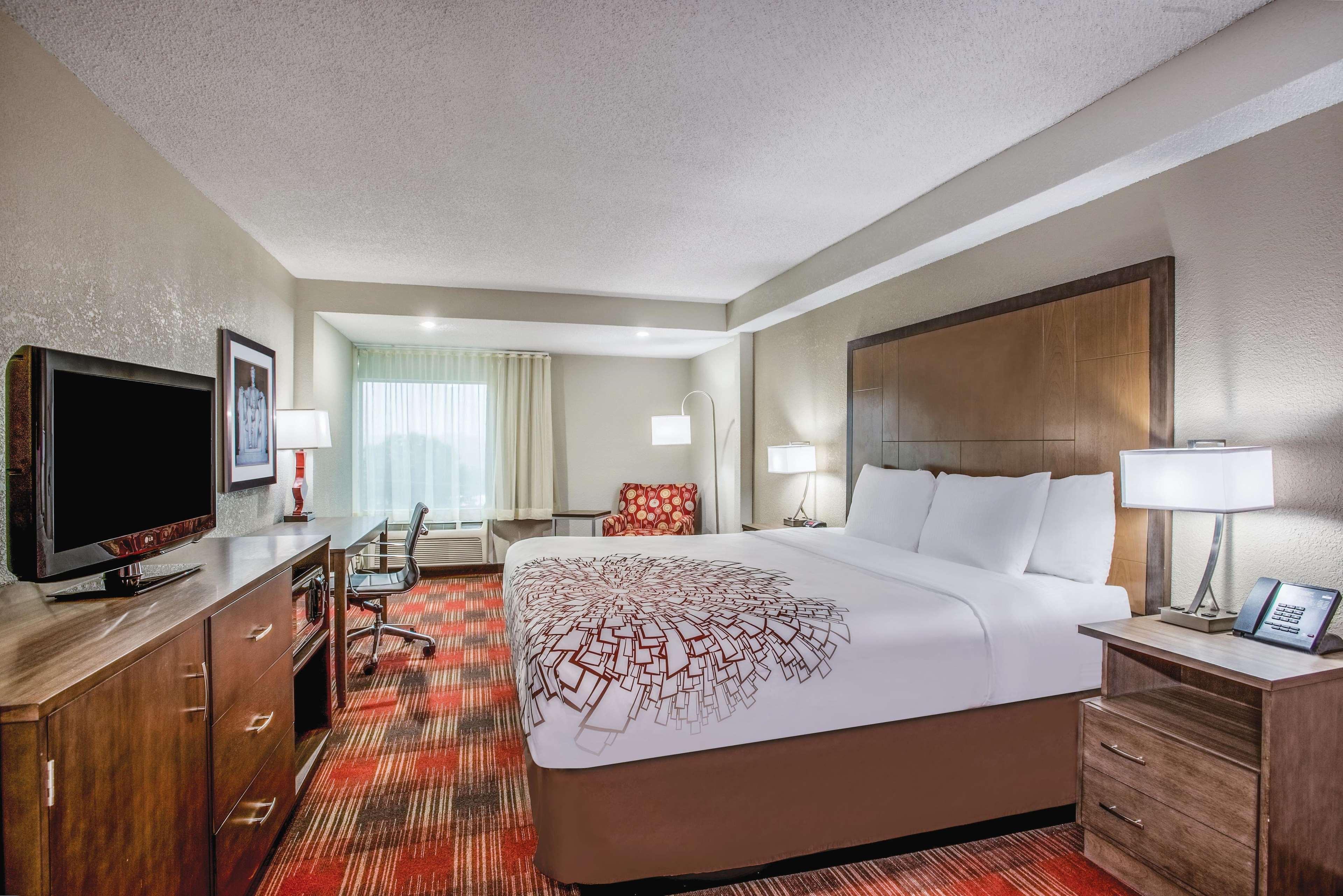 La Quinta Inn & Suites By Wyndham Dc Metro Capital Beltway Кепитъл Хайтс Екстериор снимка