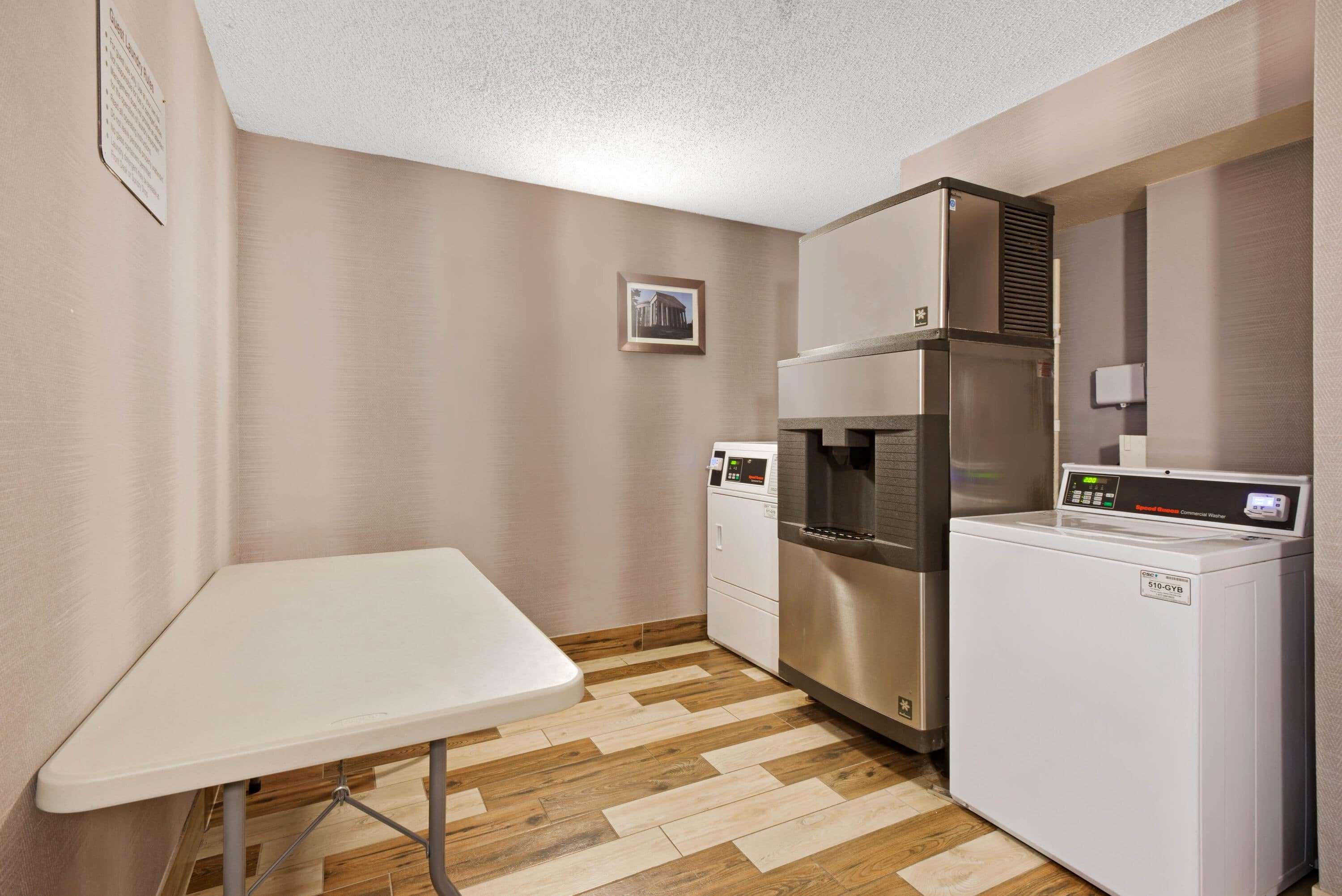 La Quinta Inn & Suites By Wyndham Dc Metro Capital Beltway Кепитъл Хайтс Екстериор снимка