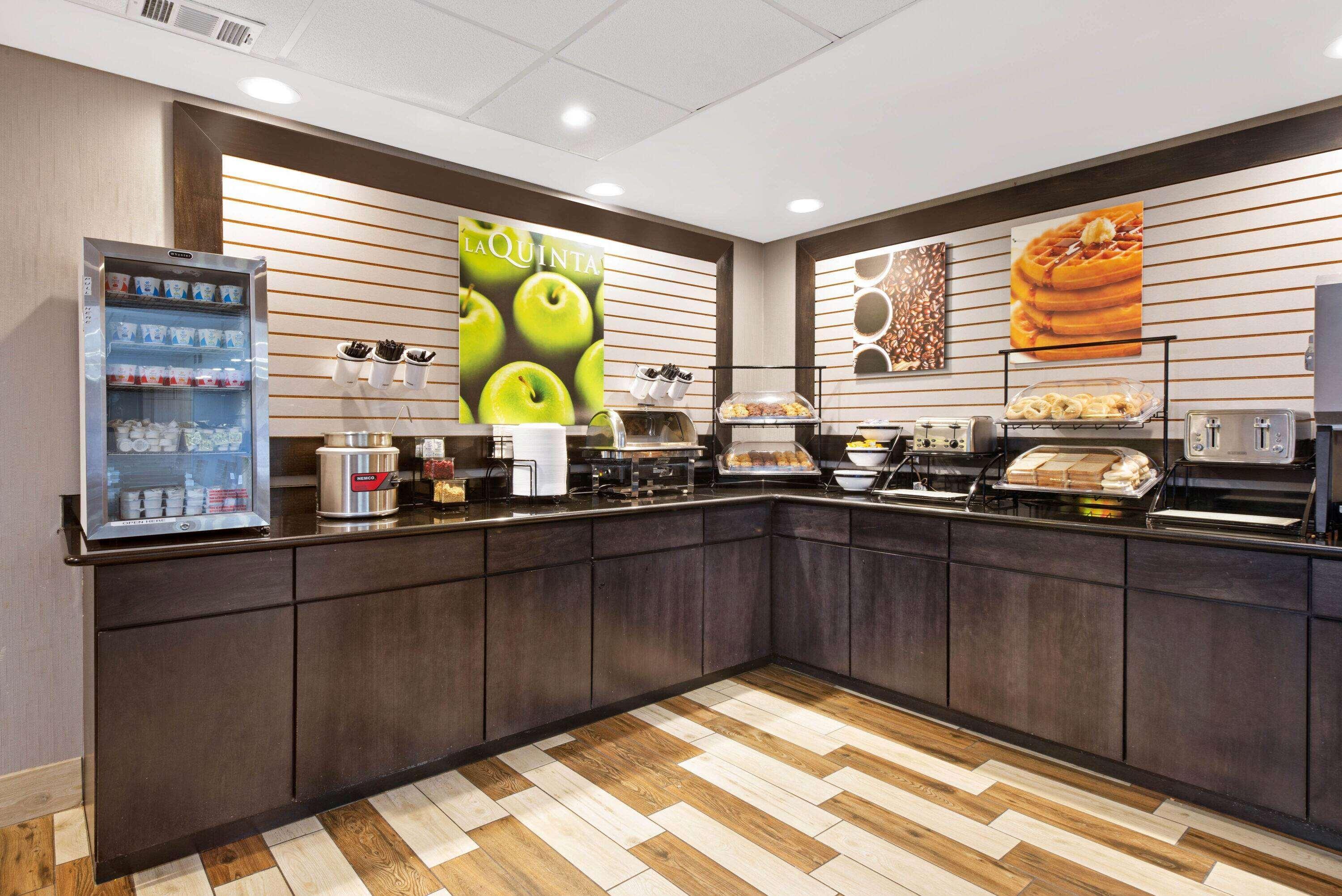 La Quinta Inn & Suites By Wyndham Dc Metro Capital Beltway Кепитъл Хайтс Екстериор снимка