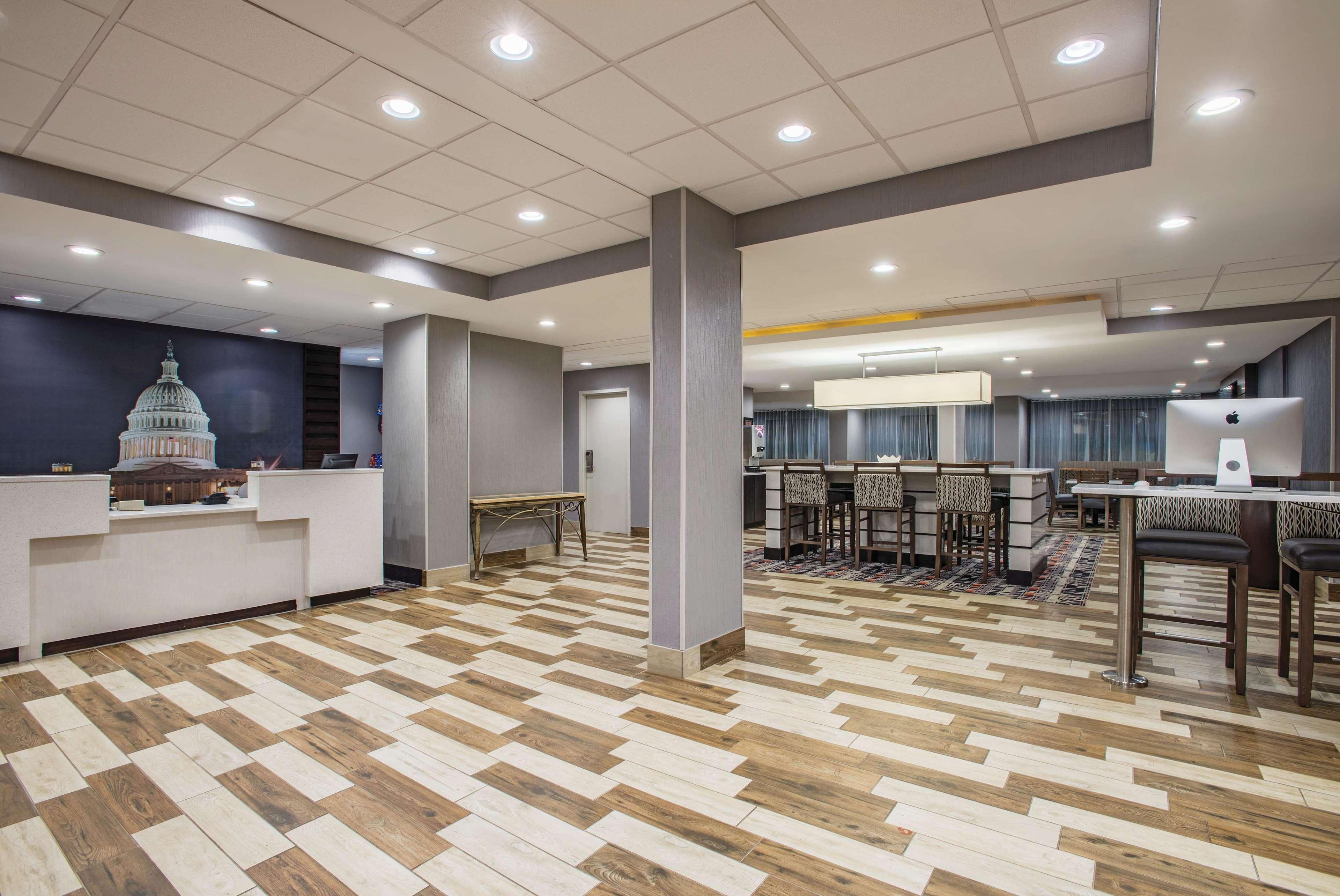 La Quinta Inn & Suites By Wyndham Dc Metro Capital Beltway Кепитъл Хайтс Екстериор снимка