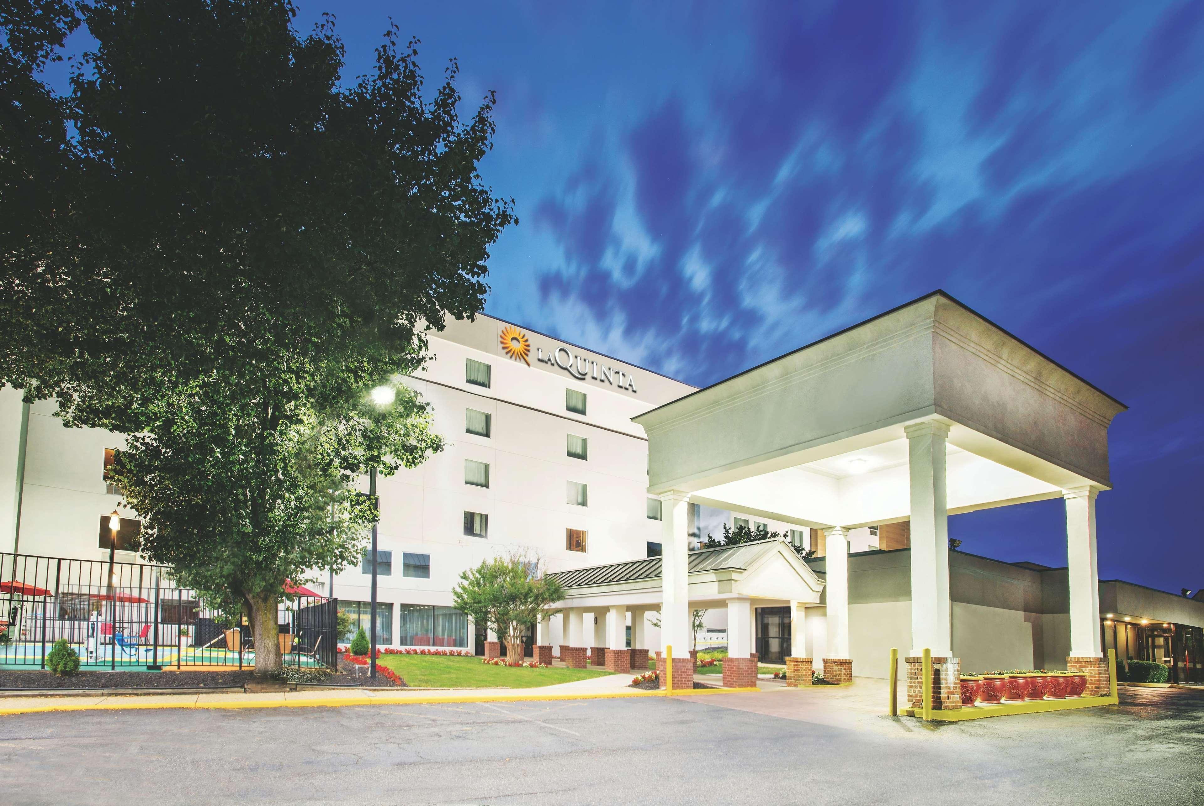 La Quinta Inn & Suites By Wyndham Dc Metro Capital Beltway Кепитъл Хайтс Екстериор снимка
