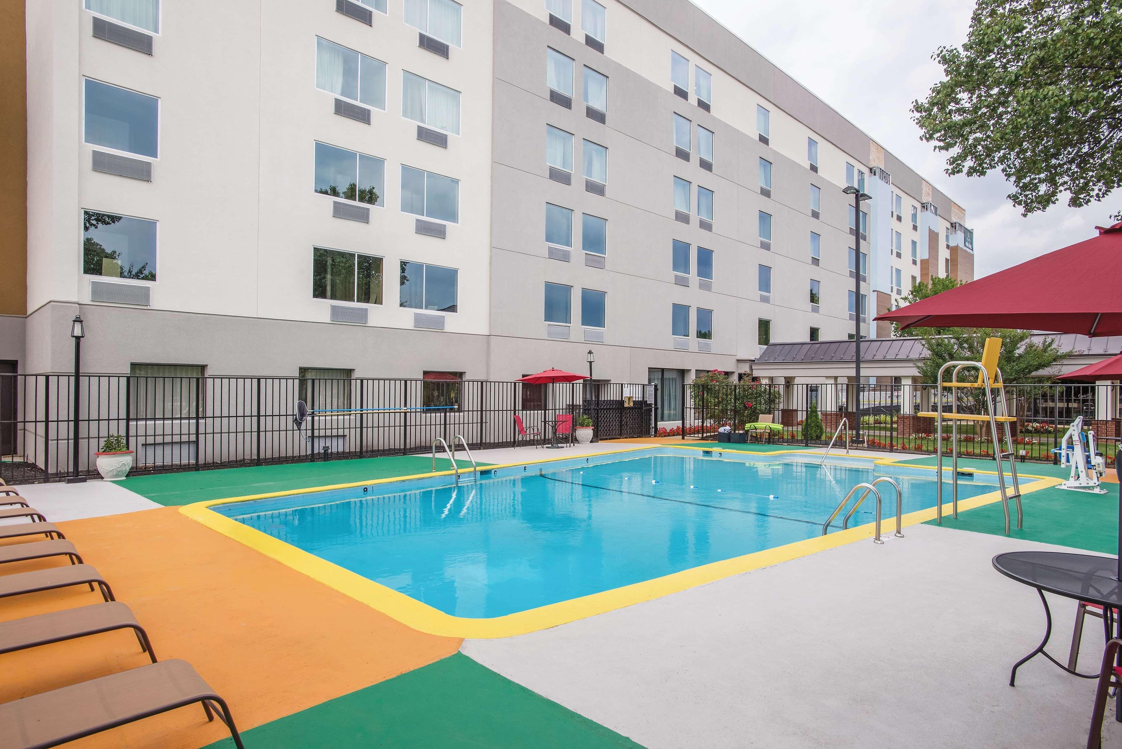 La Quinta Inn & Suites By Wyndham Dc Metro Capital Beltway Кепитъл Хайтс Екстериор снимка