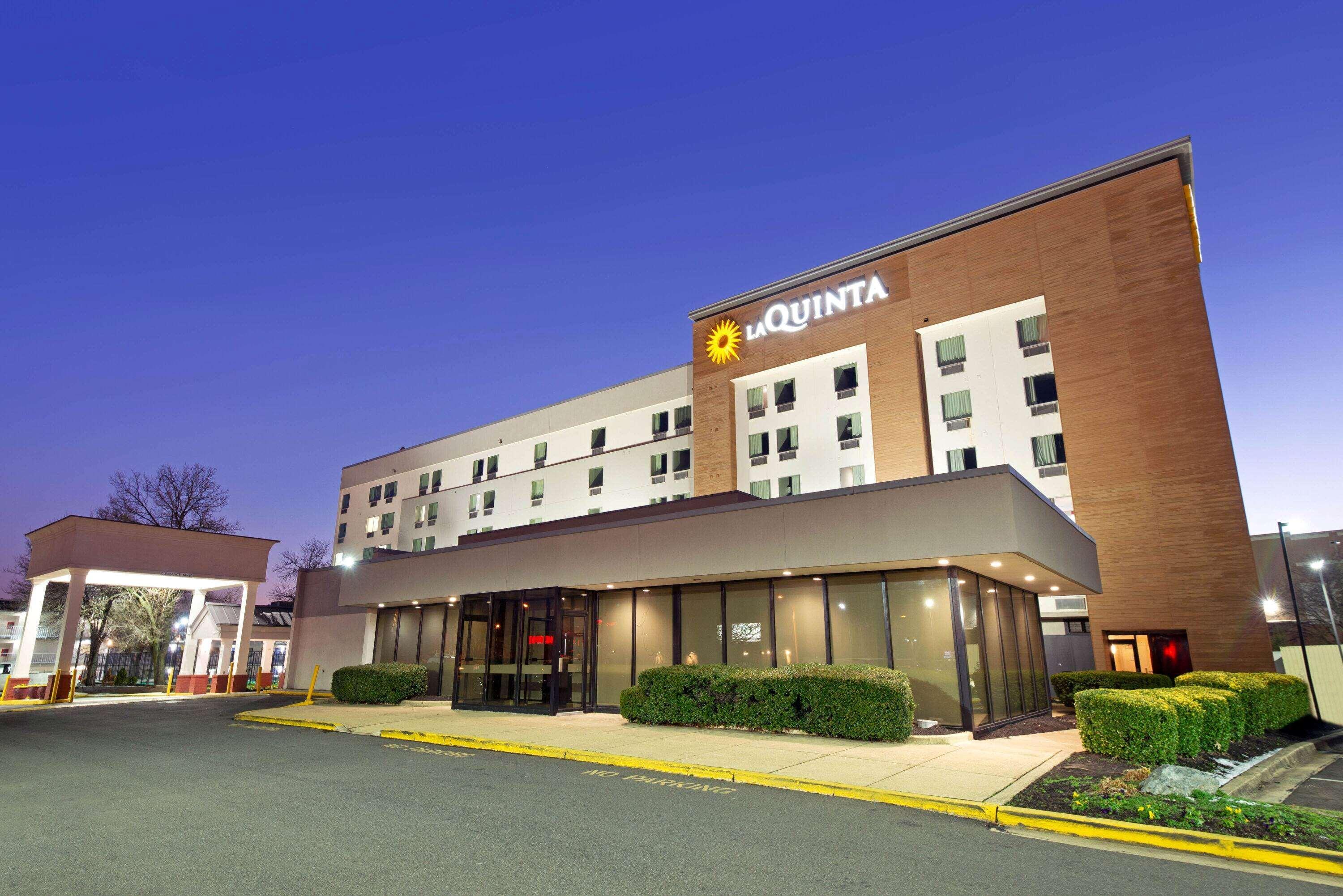 La Quinta Inn & Suites By Wyndham Dc Metro Capital Beltway Кепитъл Хайтс Екстериор снимка