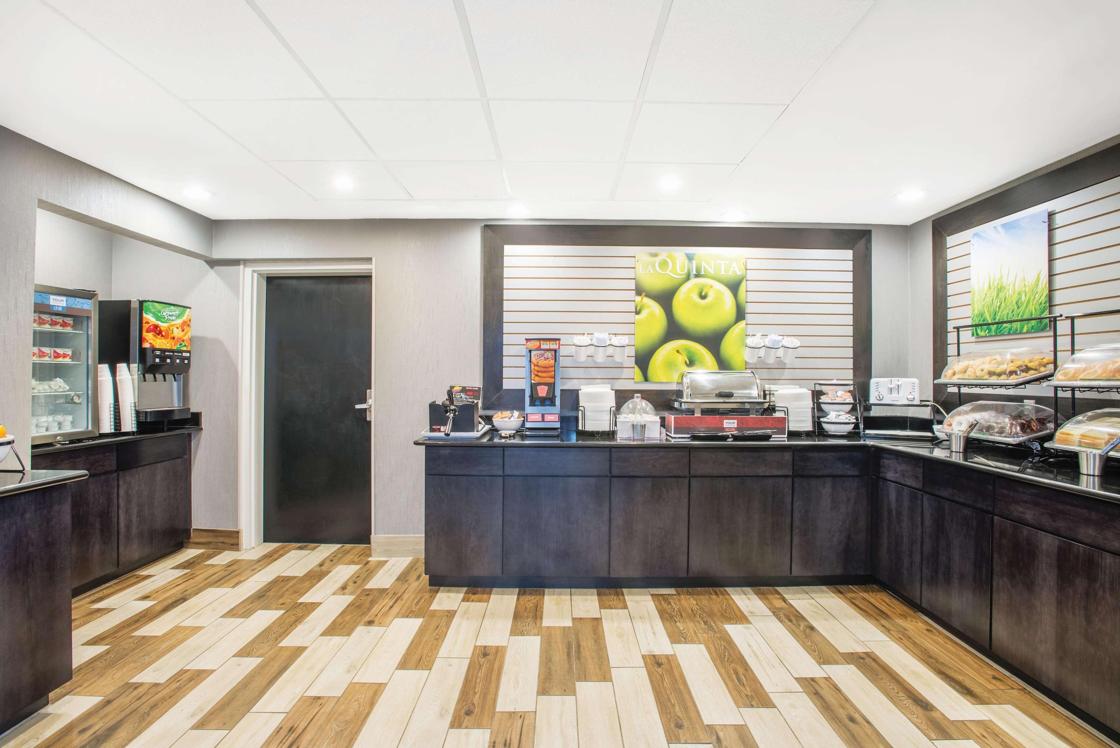 La Quinta Inn & Suites By Wyndham Dc Metro Capital Beltway Кепитъл Хайтс Екстериор снимка