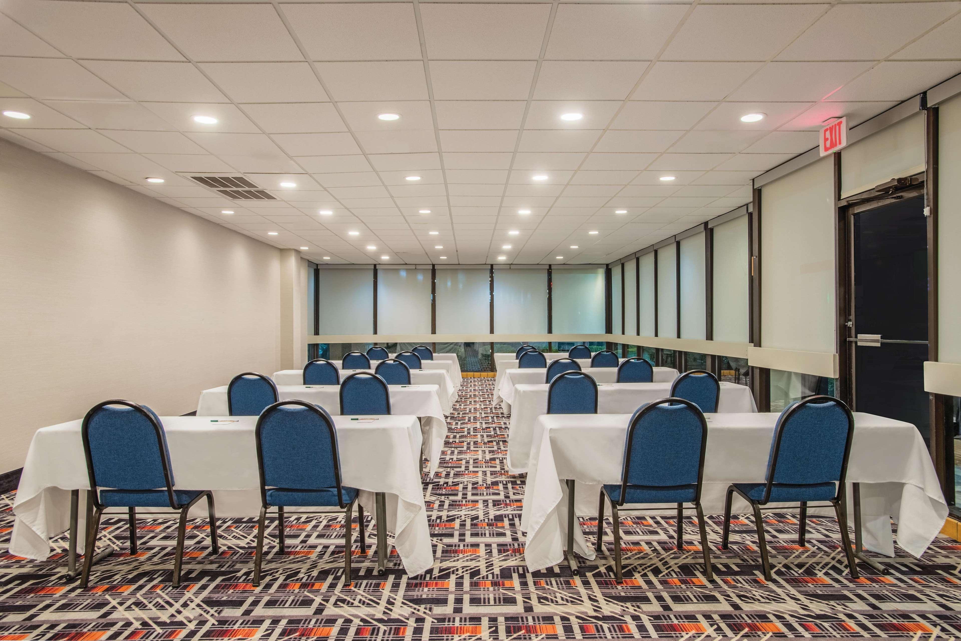 La Quinta Inn & Suites By Wyndham Dc Metro Capital Beltway Кепитъл Хайтс Екстериор снимка