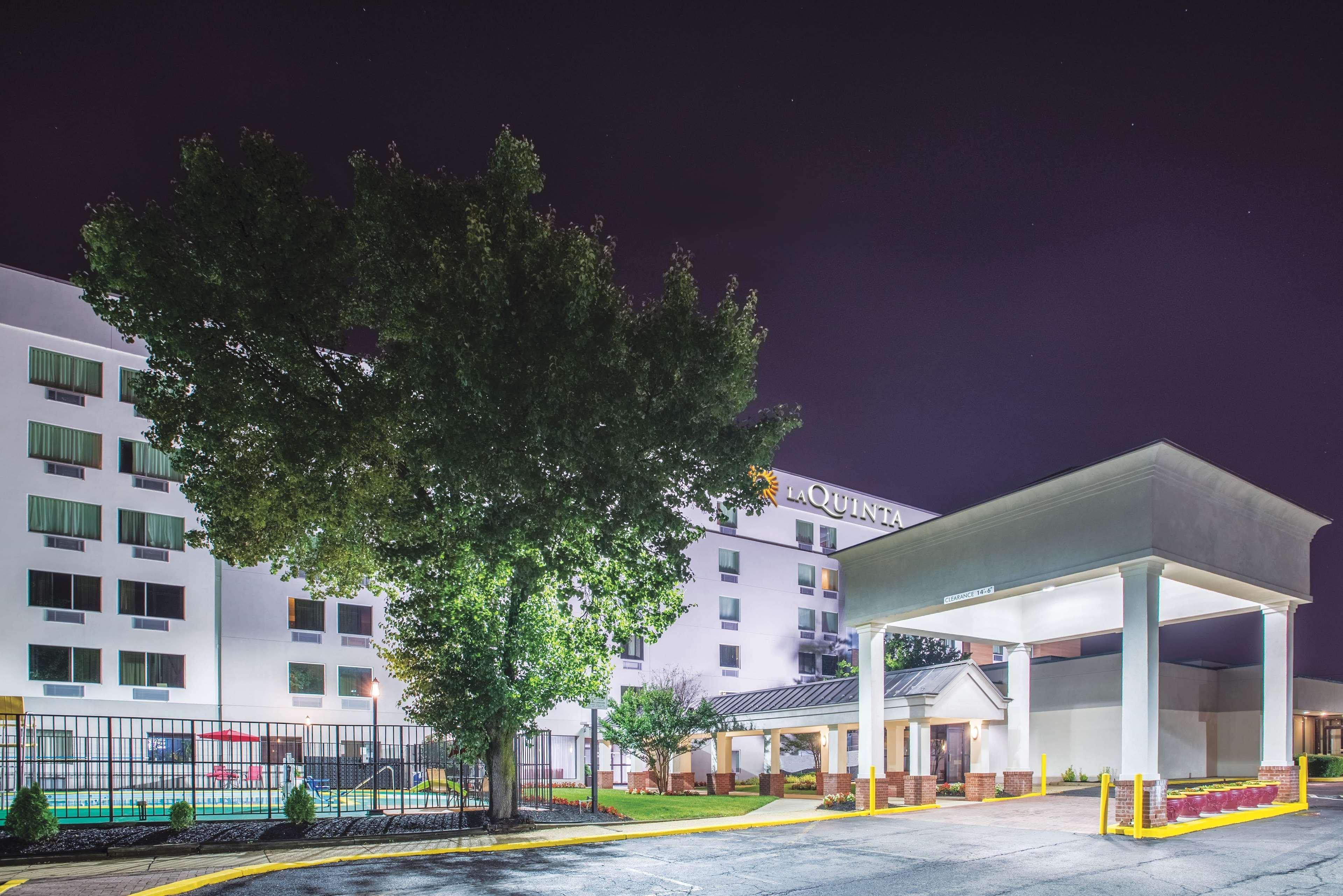 La Quinta Inn & Suites By Wyndham Dc Metro Capital Beltway Кепитъл Хайтс Екстериор снимка