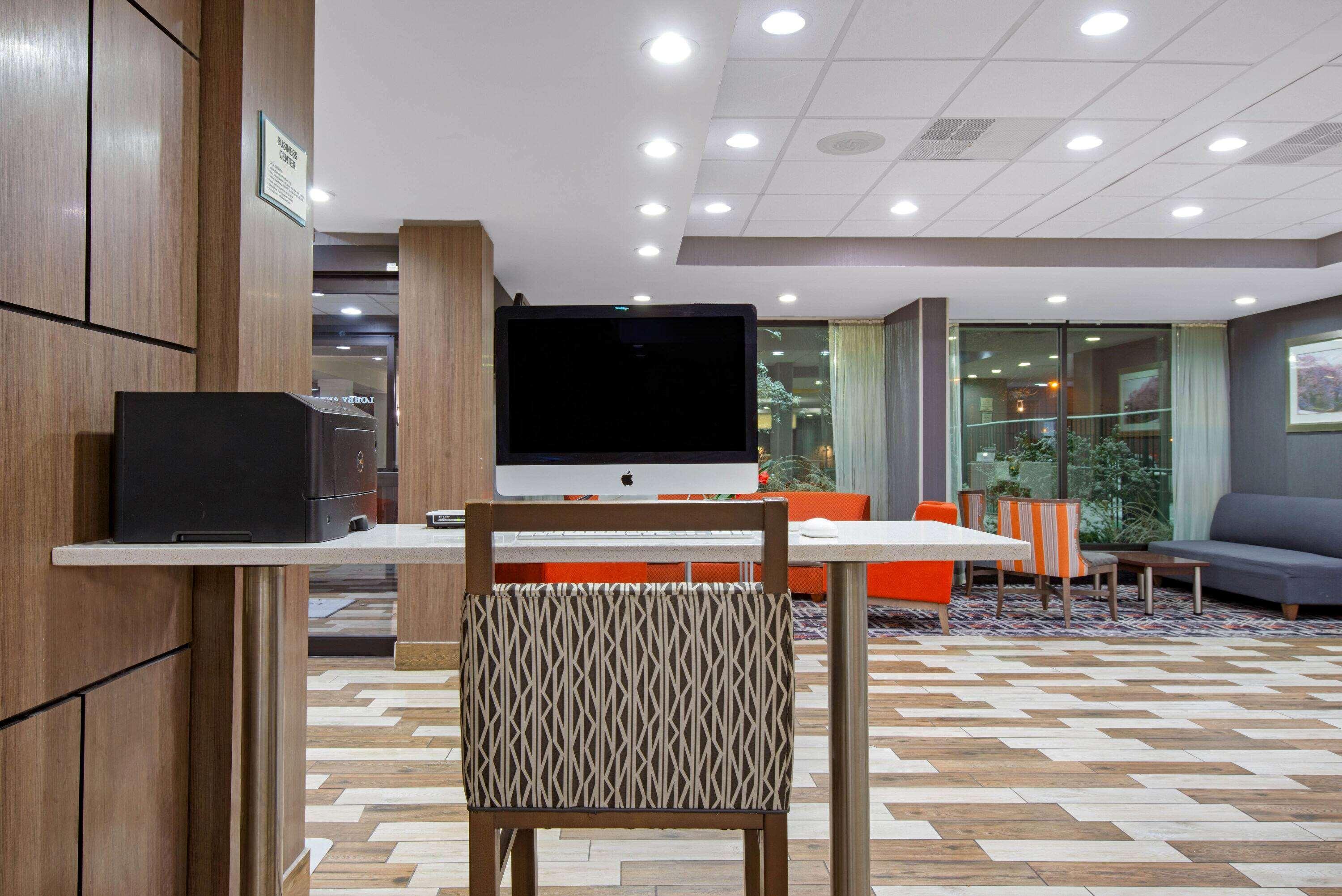 La Quinta Inn & Suites By Wyndham Dc Metro Capital Beltway Кепитъл Хайтс Екстериор снимка