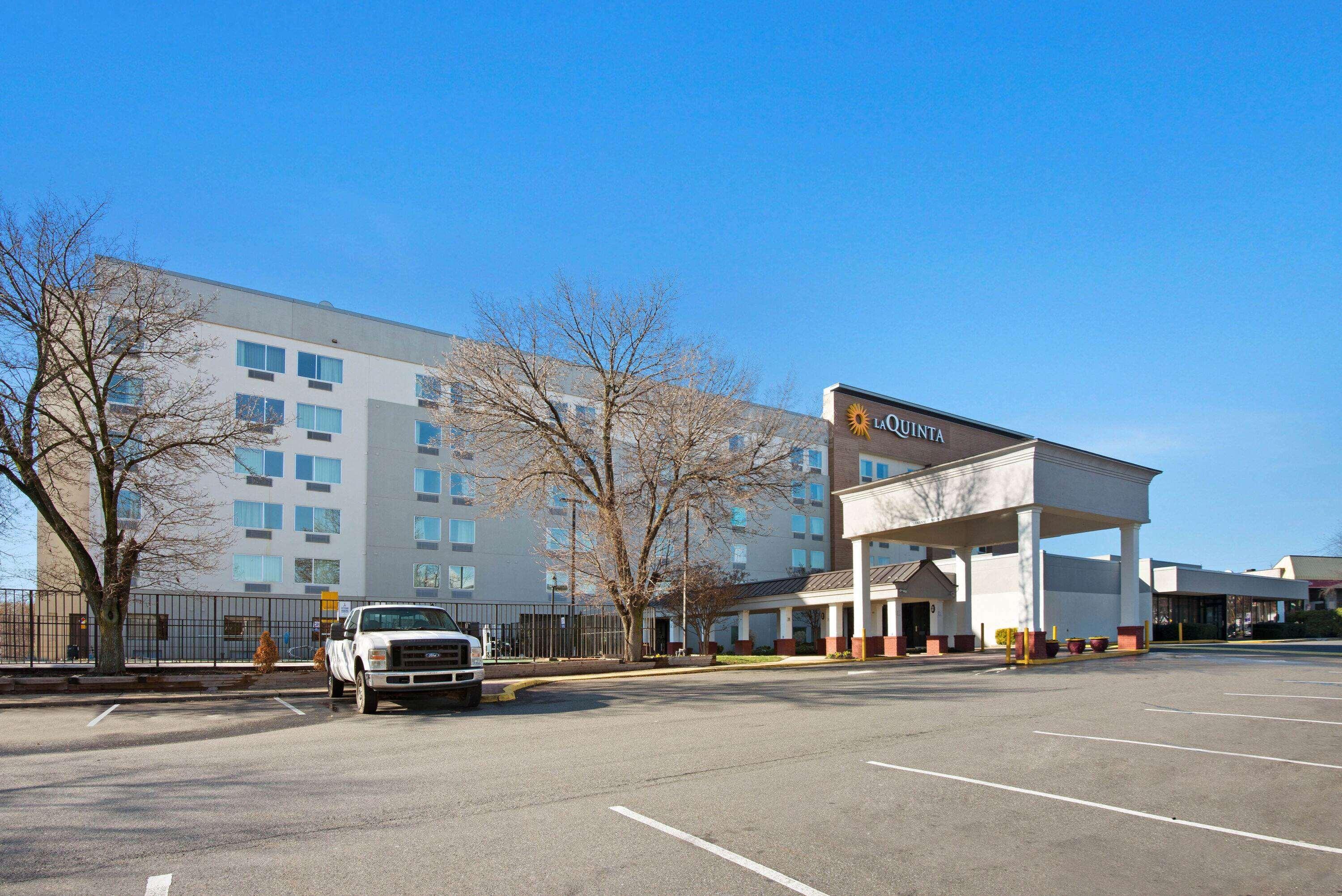 La Quinta Inn & Suites By Wyndham Dc Metro Capital Beltway Кепитъл Хайтс Екстериор снимка