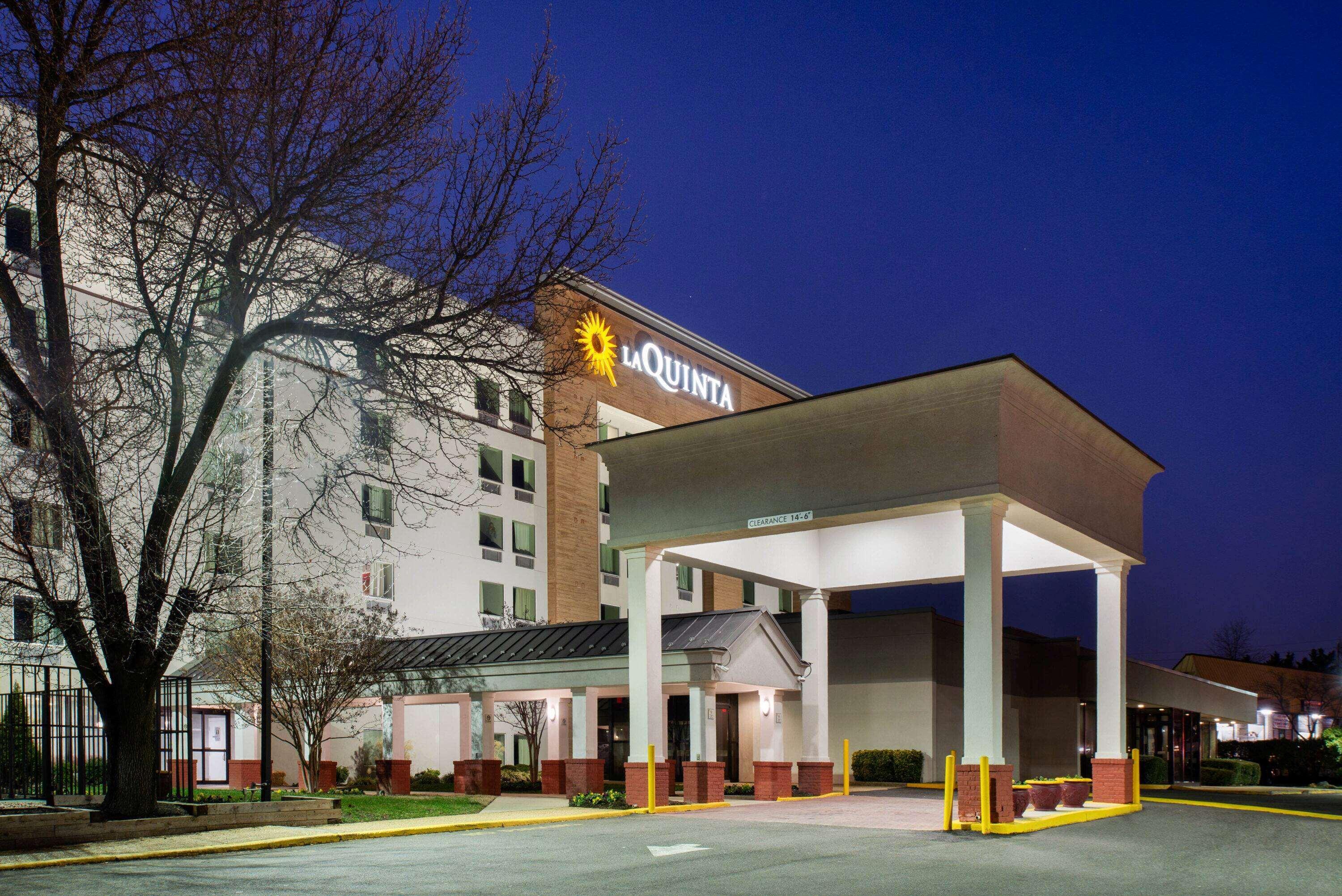 La Quinta Inn & Suites By Wyndham Dc Metro Capital Beltway Кепитъл Хайтс Екстериор снимка