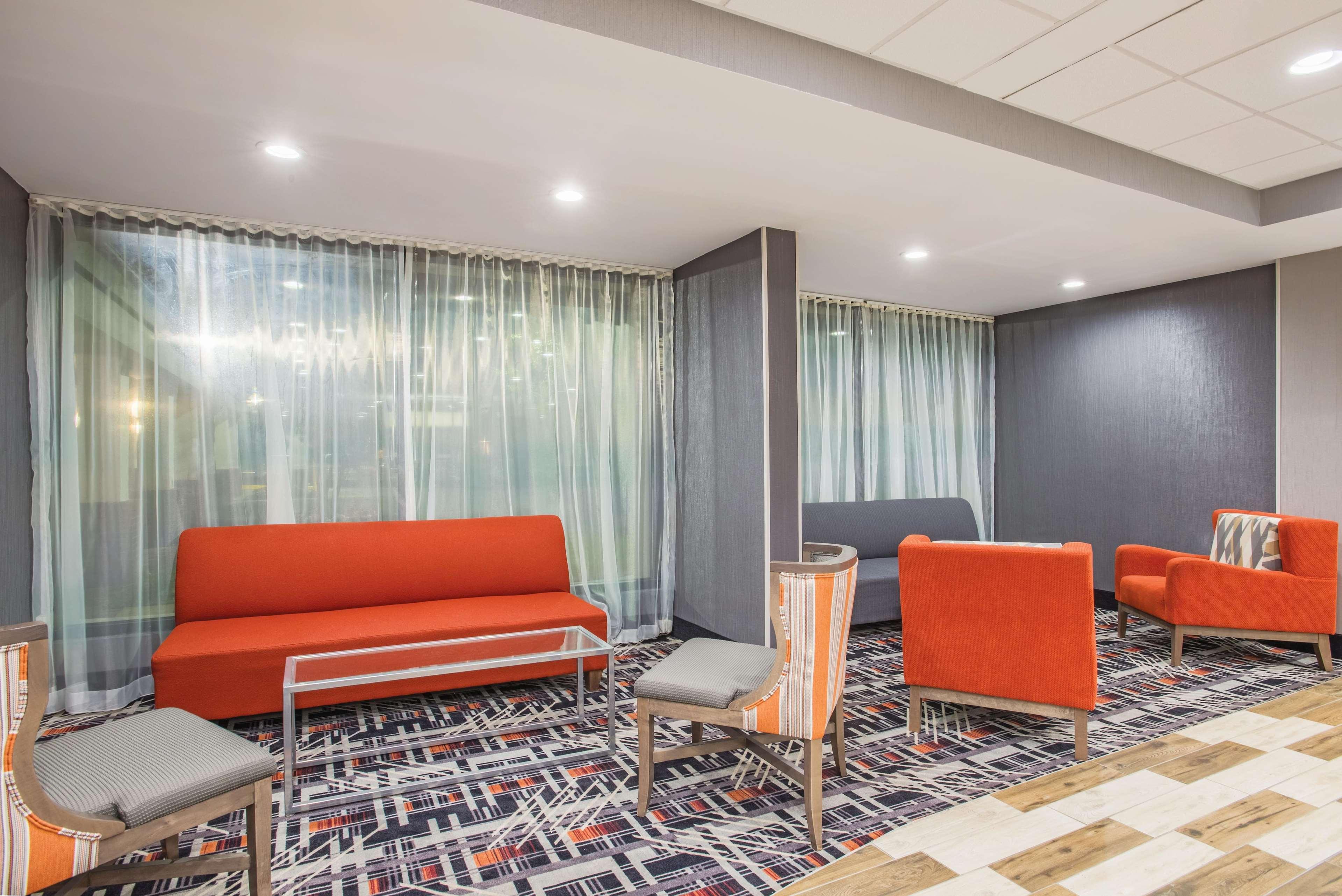 La Quinta Inn & Suites By Wyndham Dc Metro Capital Beltway Кепитъл Хайтс Екстериор снимка