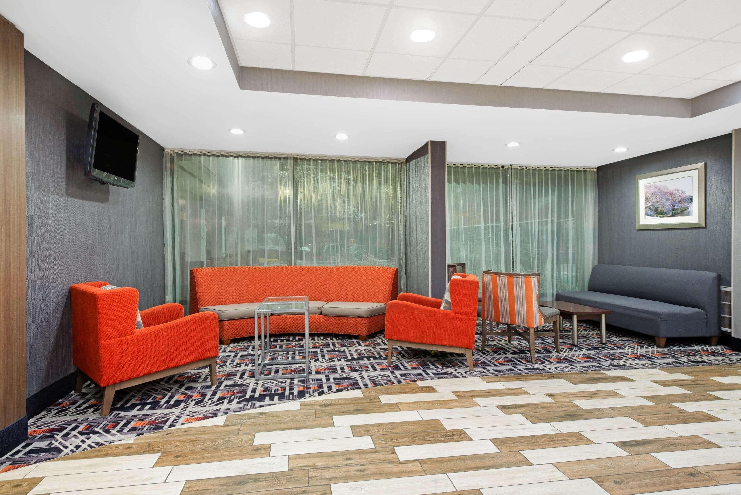 La Quinta Inn & Suites By Wyndham Dc Metro Capital Beltway Кепитъл Хайтс Екстериор снимка