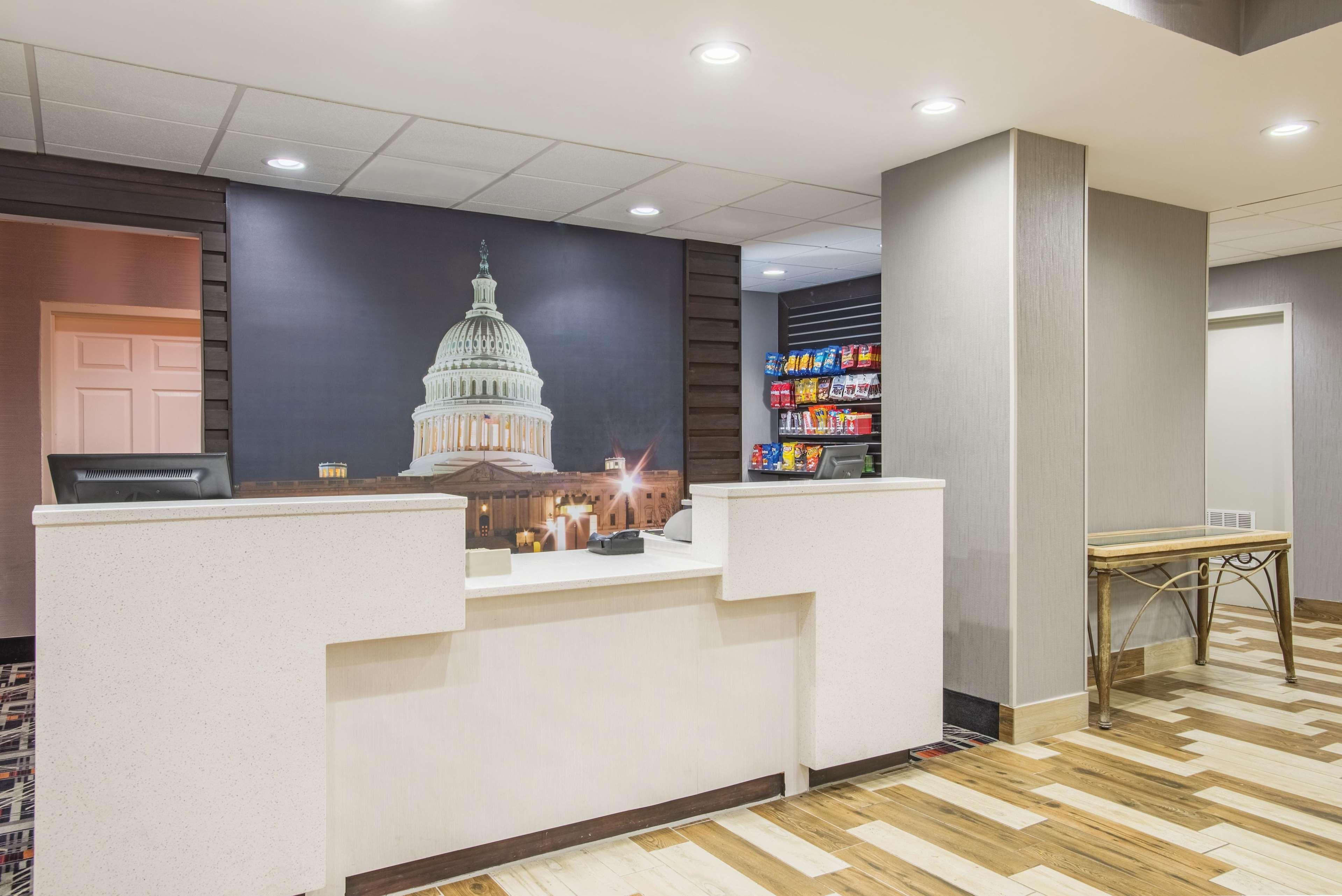 La Quinta Inn & Suites By Wyndham Dc Metro Capital Beltway Кепитъл Хайтс Екстериор снимка