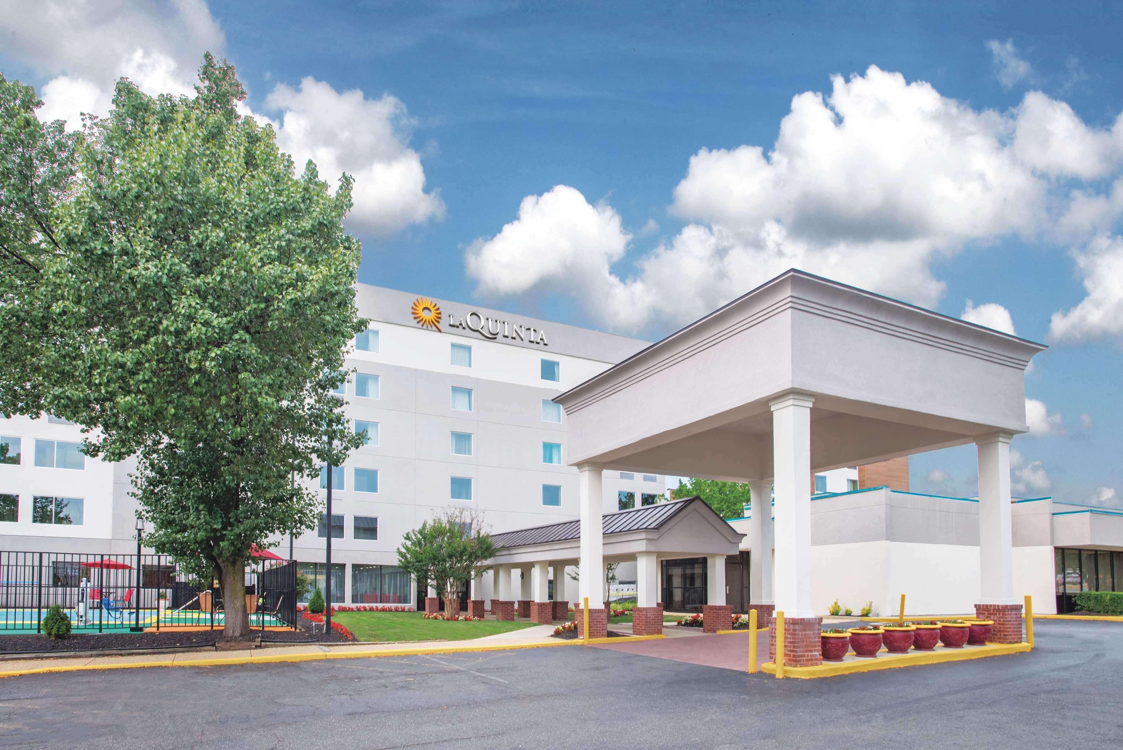 La Quinta Inn & Suites By Wyndham Dc Metro Capital Beltway Кепитъл Хайтс Екстериор снимка