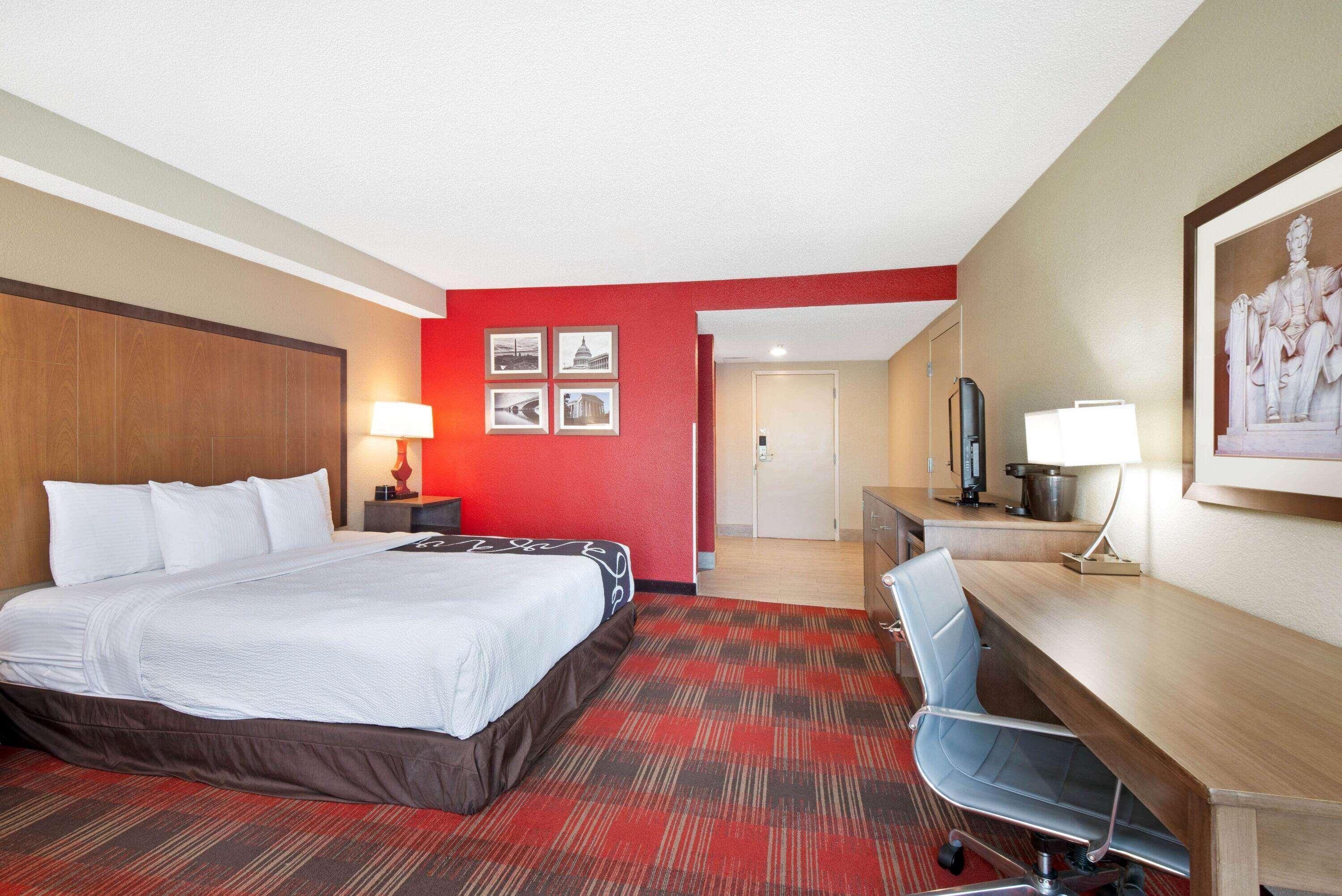 La Quinta Inn & Suites By Wyndham Dc Metro Capital Beltway Кепитъл Хайтс Екстериор снимка