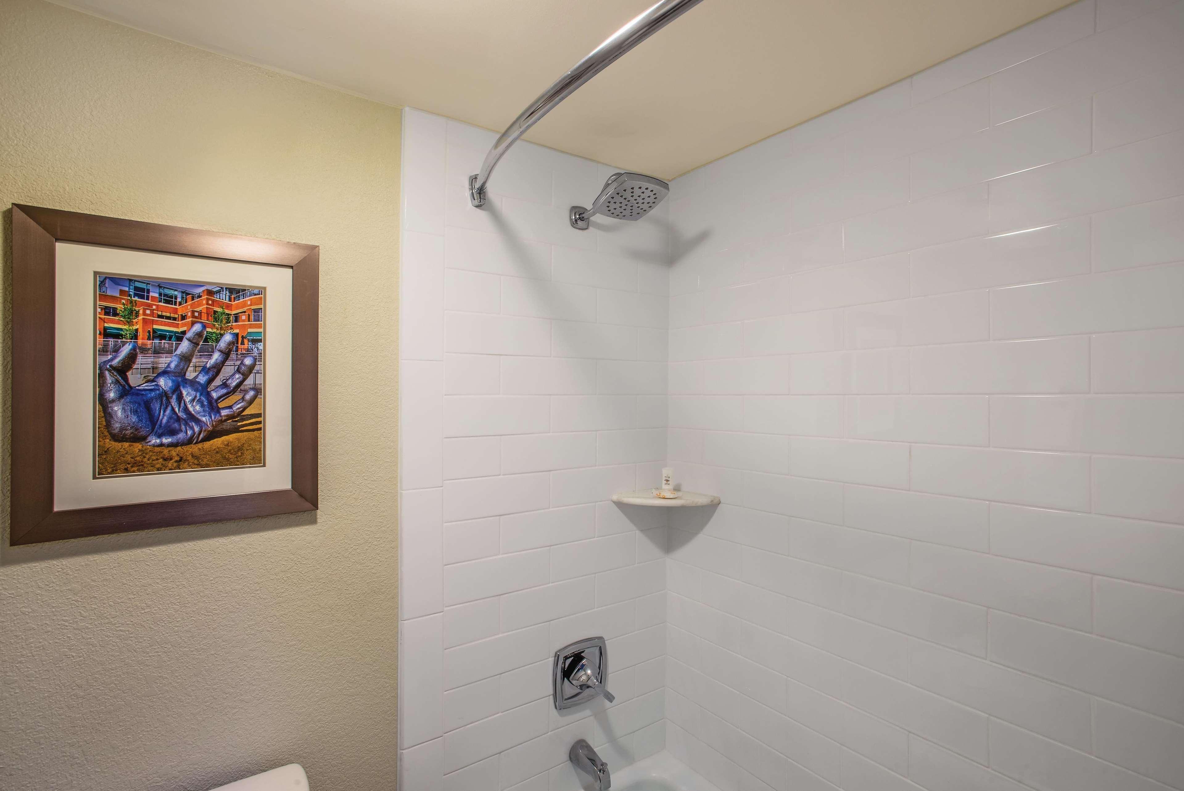 La Quinta Inn & Suites By Wyndham Dc Metro Capital Beltway Кепитъл Хайтс Екстериор снимка