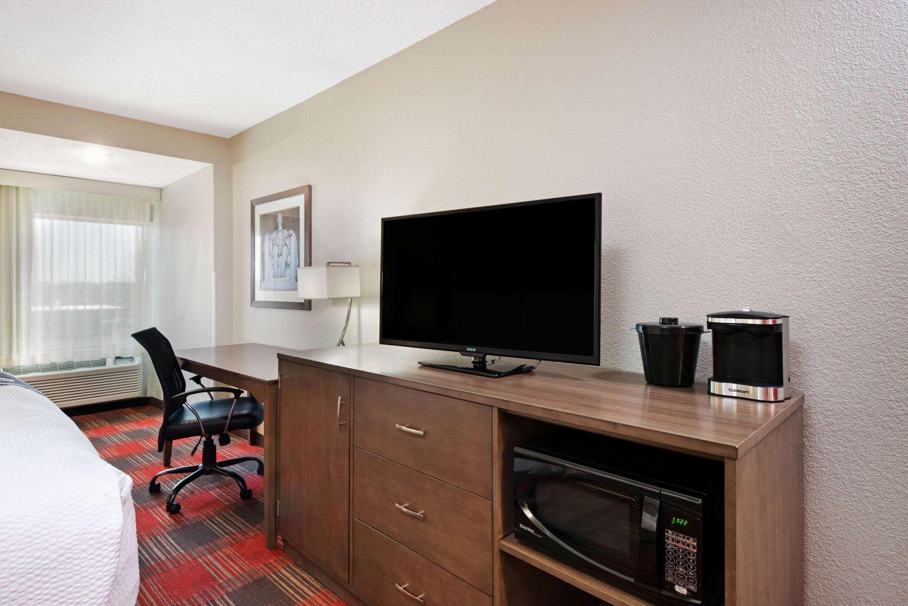 La Quinta Inn & Suites By Wyndham Dc Metro Capital Beltway Кепитъл Хайтс Екстериор снимка