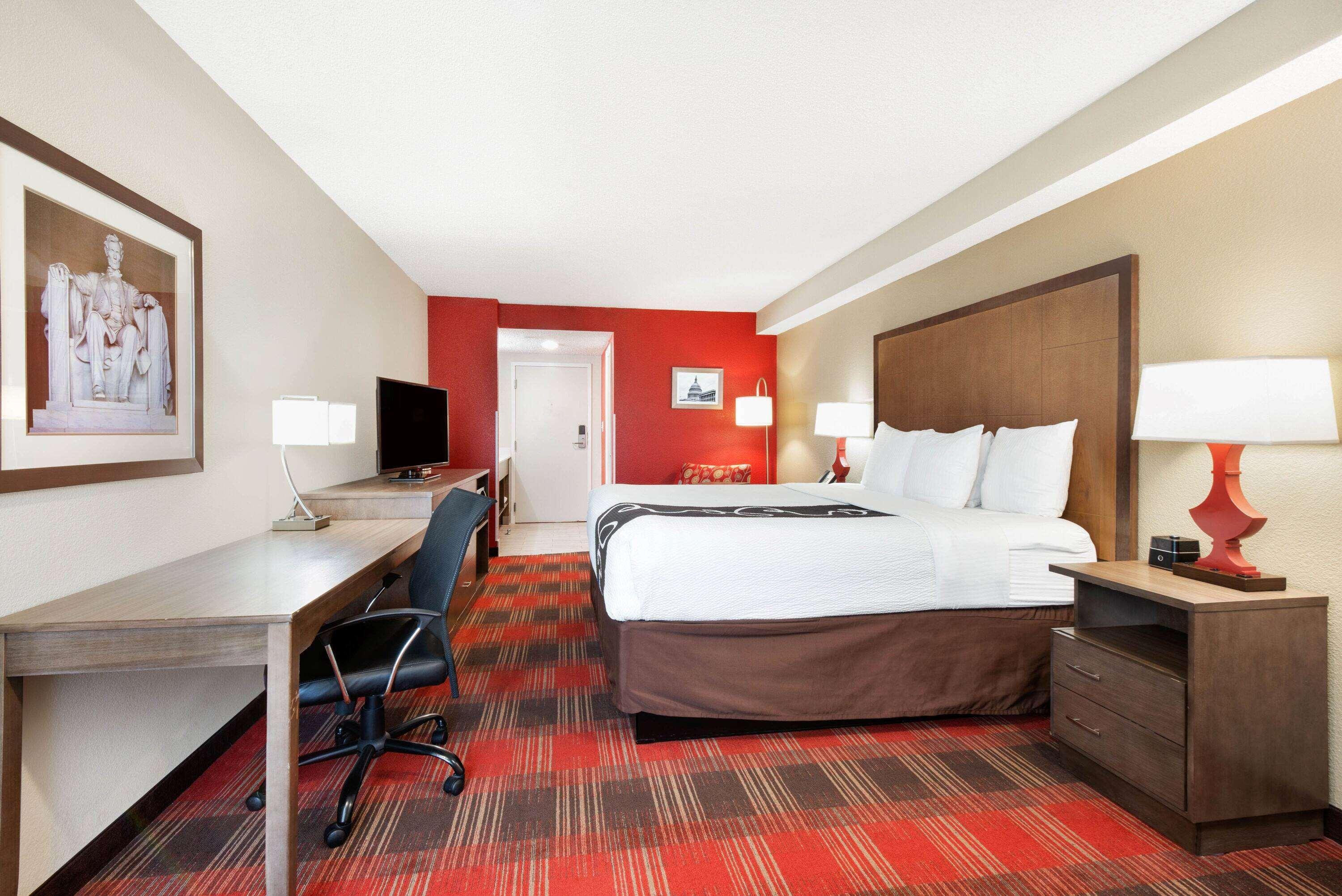 La Quinta Inn & Suites By Wyndham Dc Metro Capital Beltway Кепитъл Хайтс Екстериор снимка