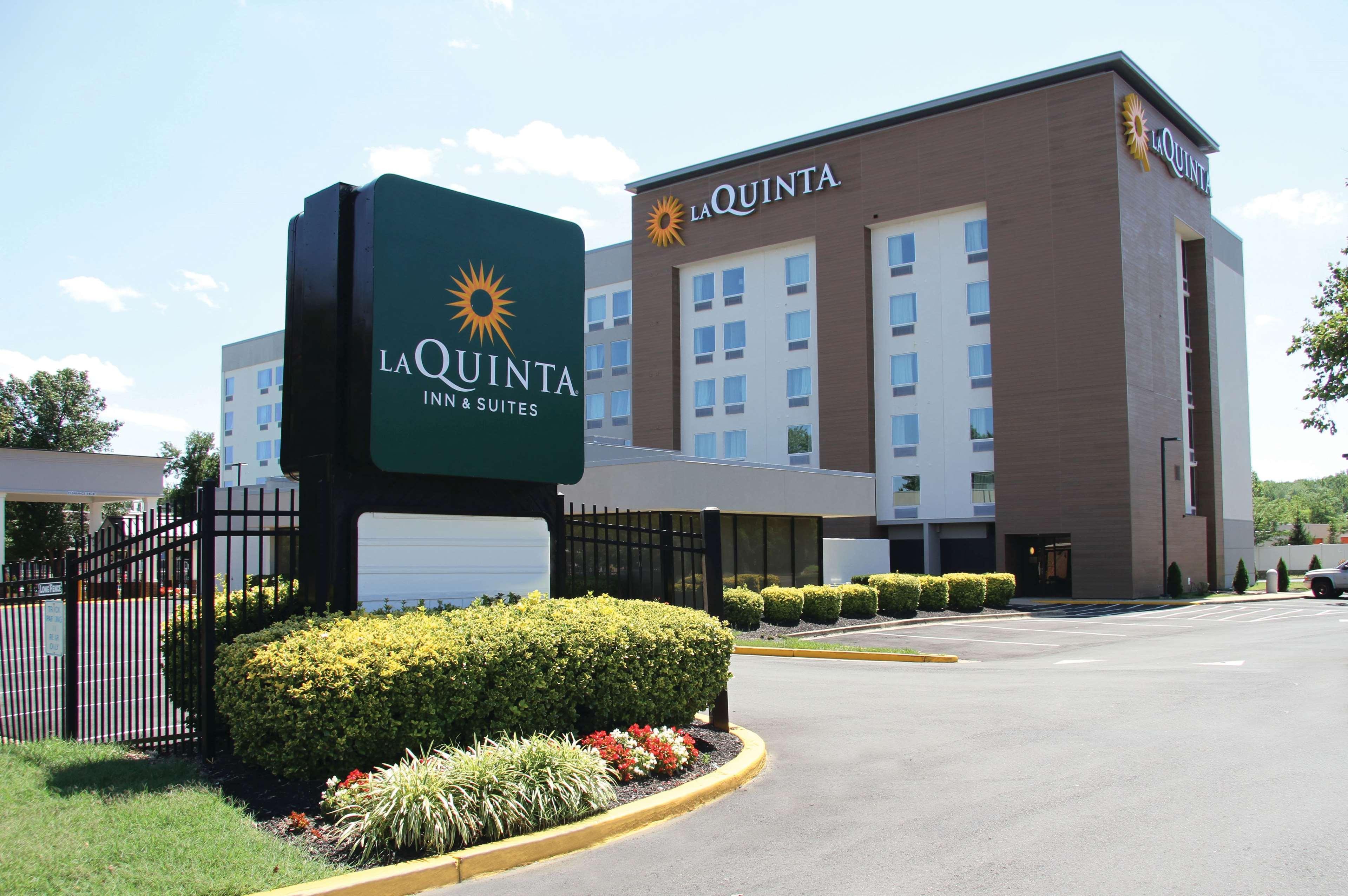 La Quinta Inn & Suites By Wyndham Dc Metro Capital Beltway Кепитъл Хайтс Екстериор снимка
