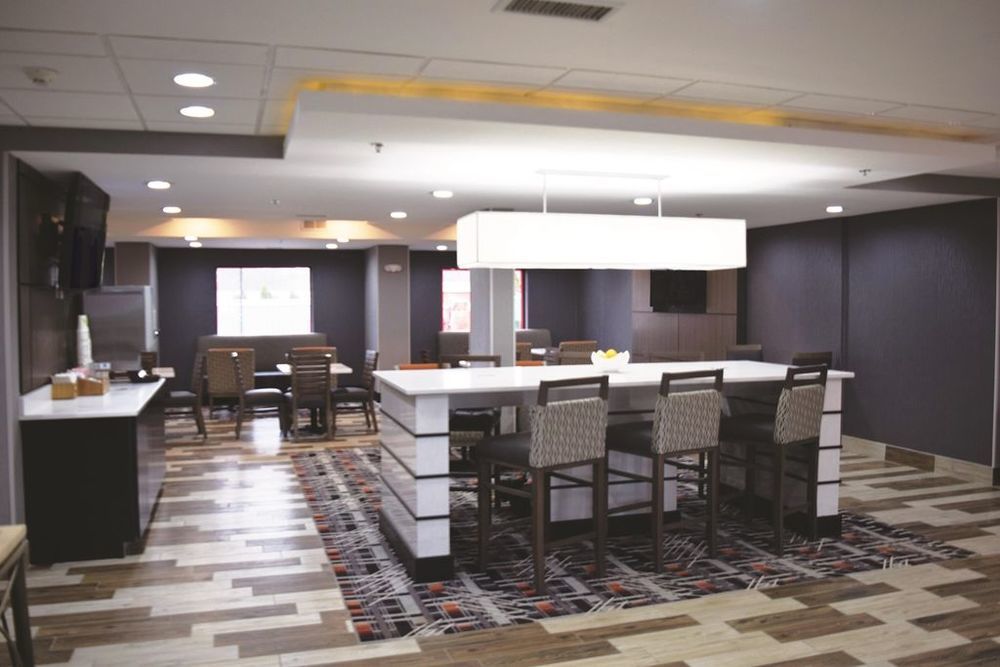 La Quinta Inn & Suites By Wyndham Dc Metro Capital Beltway Кепитъл Хайтс Интериор снимка