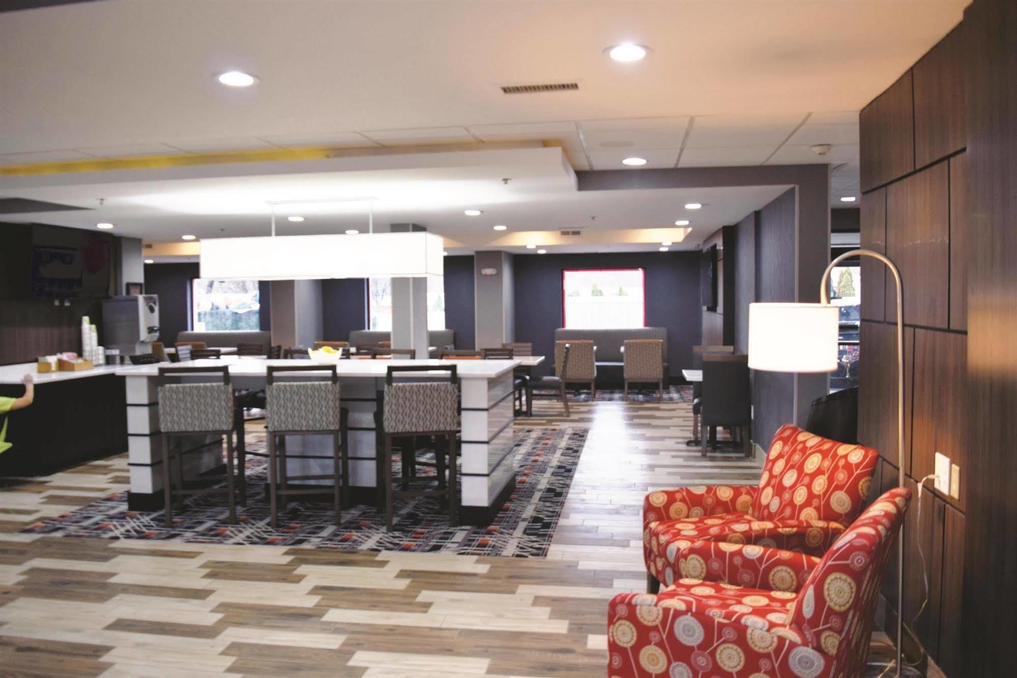 La Quinta Inn & Suites By Wyndham Dc Metro Capital Beltway Кепитъл Хайтс Екстериор снимка